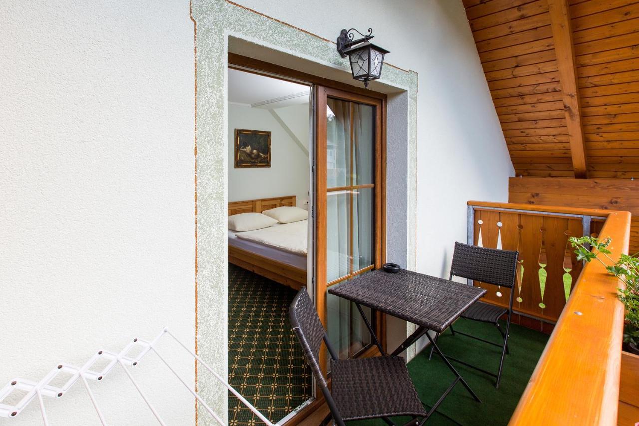 Penzion Kaps Bled Exteriör bild